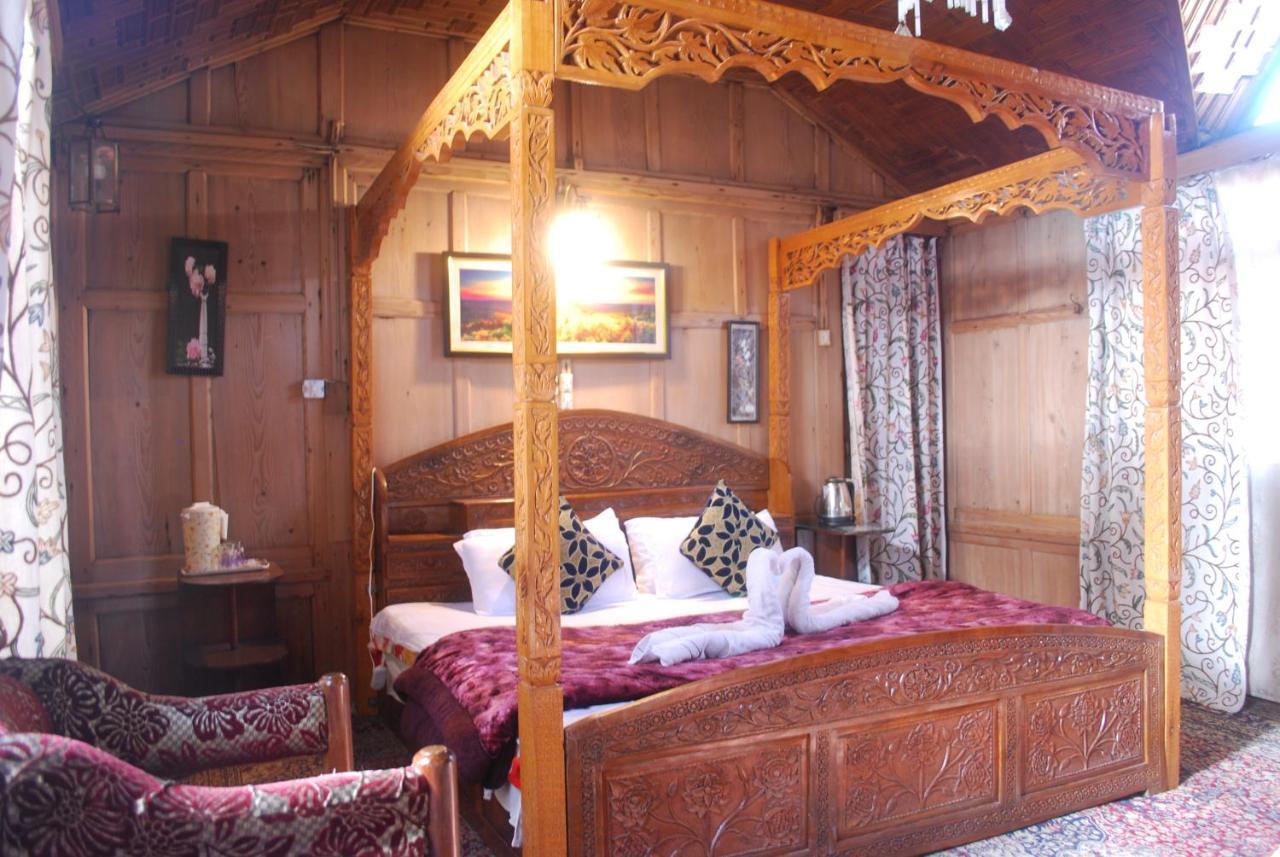 Young Shahzada Group Of Houseboats Srīnagar Dış mekan fotoğraf