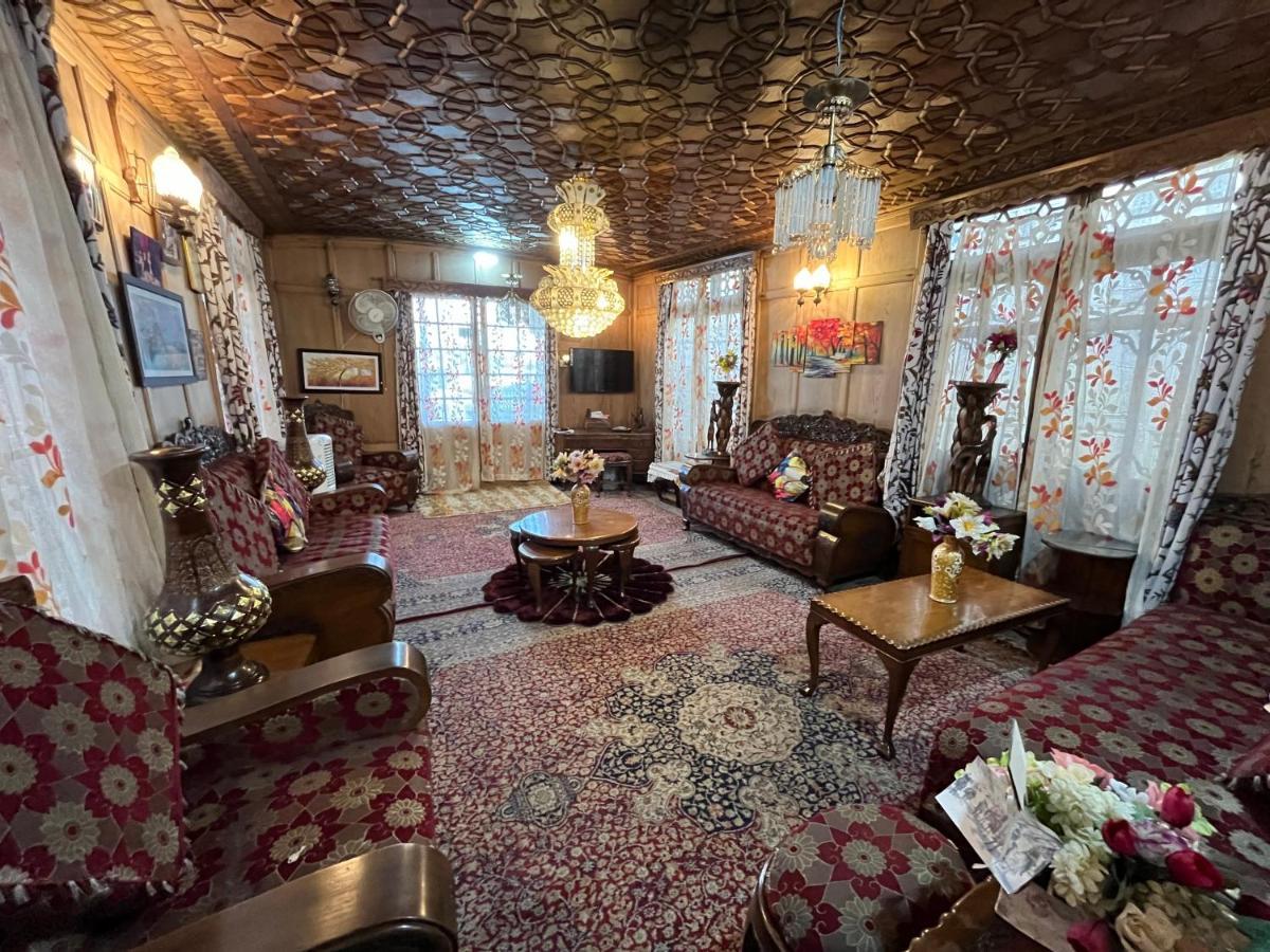 Young Shahzada Group Of Houseboats Srīnagar Dış mekan fotoğraf