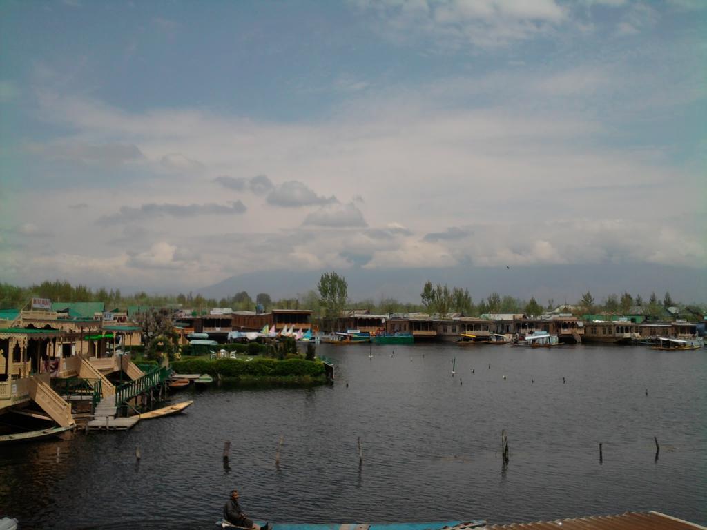 Young Shahzada Group Of Houseboats Srīnagar Dış mekan fotoğraf