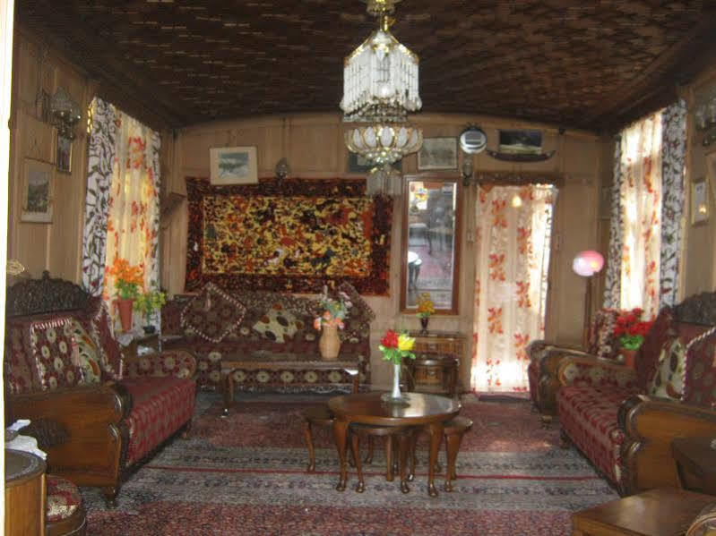 Young Shahzada Group Of Houseboats Srīnagar Dış mekan fotoğraf